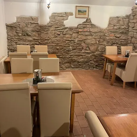 U Mesta Prahy Szálloda *